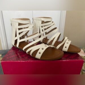 Donna Vangelo white sandals